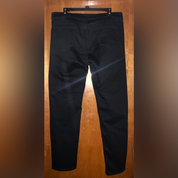 Kut From The Kloth - Good used condition, jeans are BLACK. - Picture 9 of 10